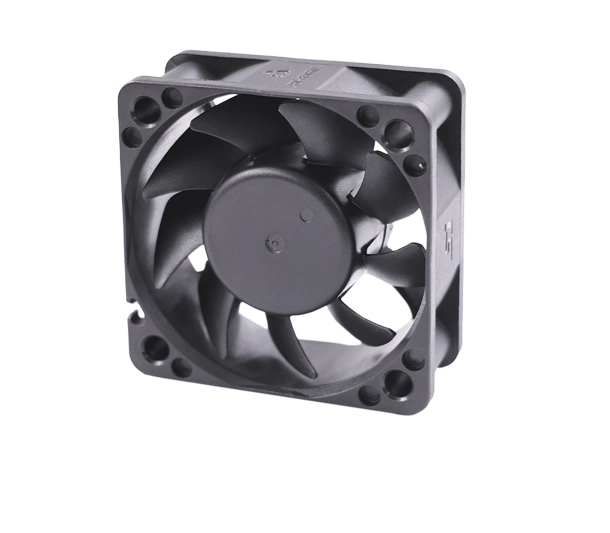 Refrigeración de precisión en espacios compactos: Por qué el ventilador de 12 V y 50 mm es indispensable en la infraestructura de TIC